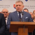 Фицо: Борис Џонсон зарадио на рату у Украјини, спречио мир због пара од оружја