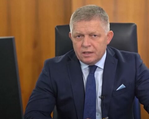 Фицо: ЕУ пуцала себи у колено, уништава енергетску безбедност