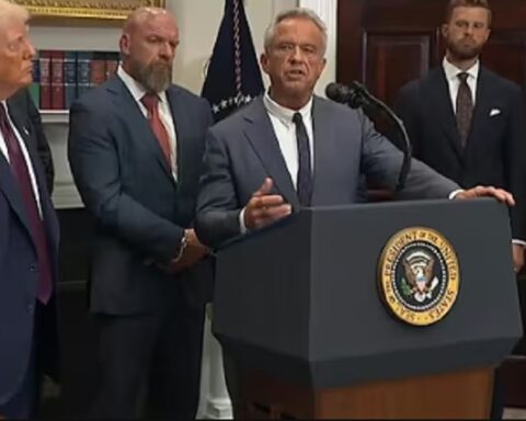 Кенеди мења правила: Шта се све променило у политици вакцинације у САД