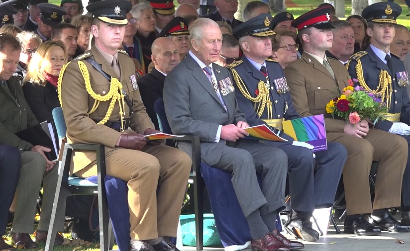 Краљ Чарлс открио први британски споменик ЛГБТ војницима