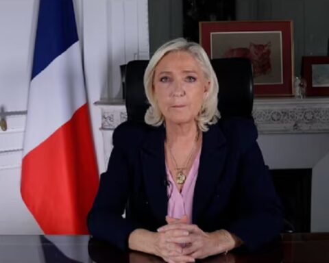 Ле Пен: Блокираћу сваку власт - време је за нове изборе или оставку Макрона