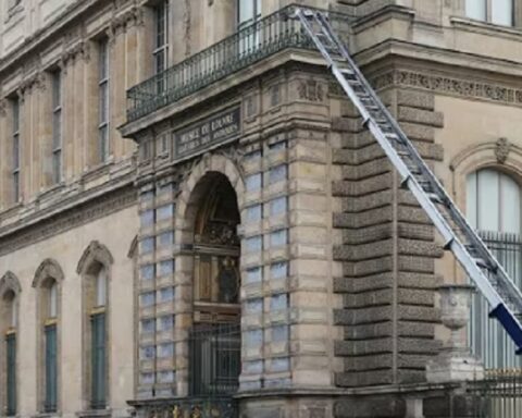 „Пљачка Лувра била инсајдерски посао“ - откриће француске полиције