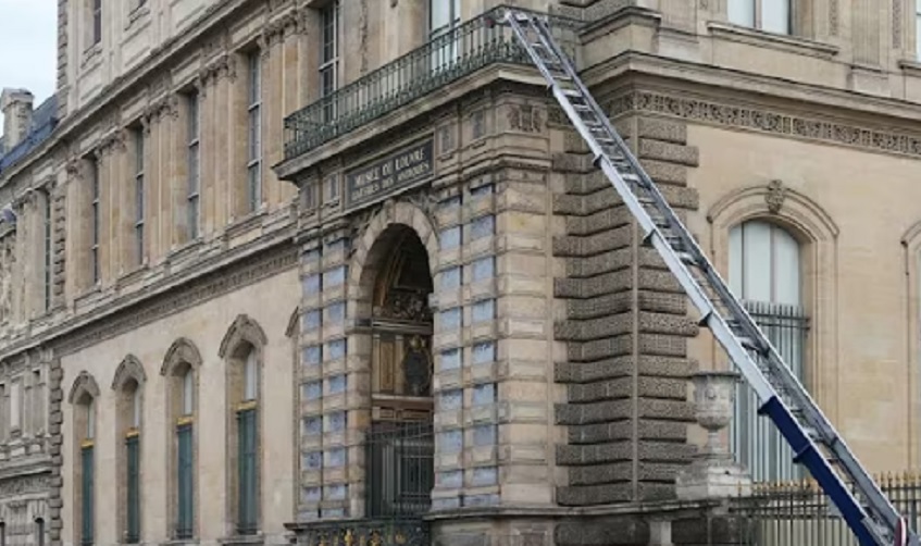 „Пљачка Лувра била инсајдерски посао“ - откриће француске полиције