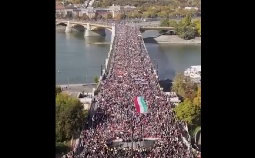 Десетине хиљада Мађара марширало Будимпештом за мир: „Нећемо да гинемо за Украјину“