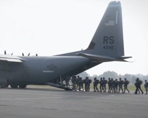 НАТО држи масовне трупе пред вратима Русије