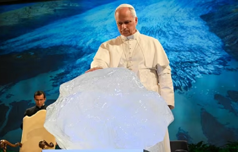Климатски перформанс: Папа Лав XIV благосиљао санту леда на конференцији о „климатској правди“