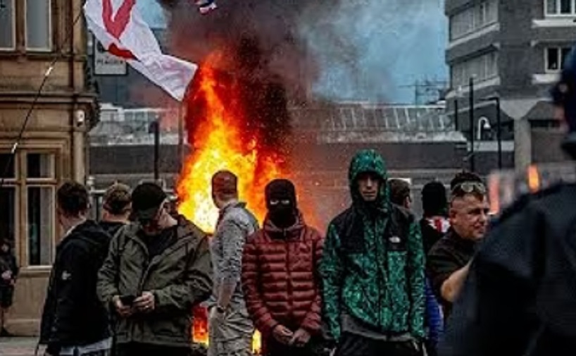 ИЛОН МАСК УПОЗОРАВА: „Грађански рат у Британији је неизбежан“