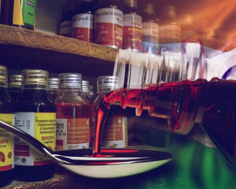 Смртоносни лек: Како су сирупи против кашља убили десетине деце у Индији