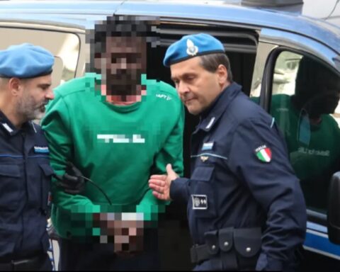 Хорор у Италији: Жена у критичном стању након што јој је афрички мигрант одгризао уво током бруталног силовања