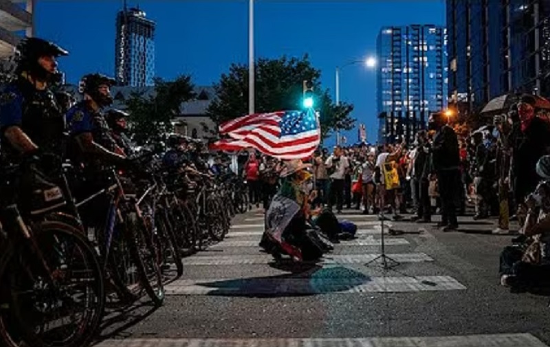 Тексас шаље Националну гарду против Антифе