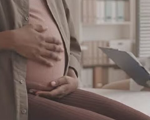 Медицинска сестра открила експлозију мртворођених беба после ковид вакцинације: Болница прикривала скок смртности од 5000%