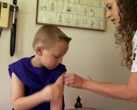 Калифорнијски здравствени план плаћа родитељима стотине долара да вакцинишу децу