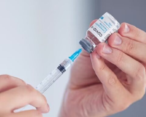 Познати микробиолог упозорава: Ковид „вакцине“ скраћују људски живот