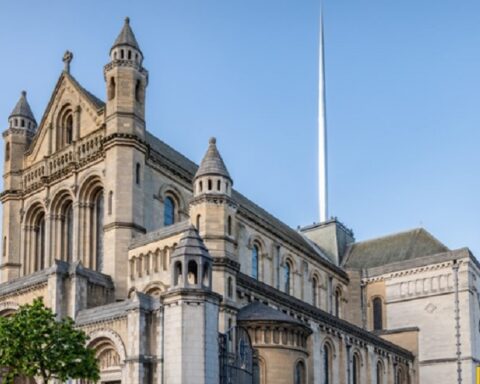 Врховни суд Британије означио хришћанску наставу у Северној Ирској као „индоктринацију“