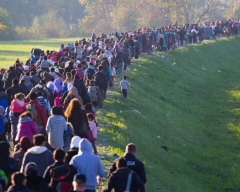 САД проглашавају масовну миграцију егзистенцијалном претњом