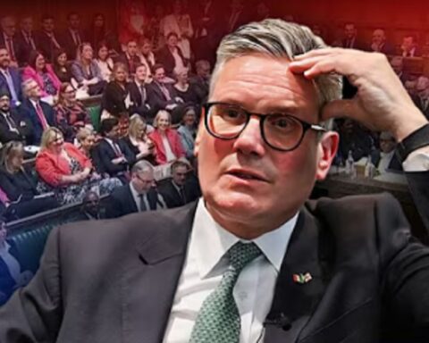 Стармеров тим у паници због гласина да му високи функционери партије припремају смену