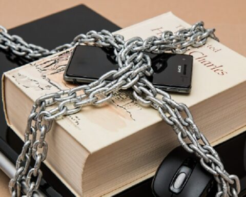 Зашто је забрана „говора мржње“ опасна и погубна по слободу