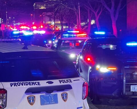 Хорор на елитном универзитету у САД: Двоје мртвих, 11 рањених у пуцњави на Род Ајленду