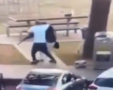 Масакр током Хануке у Сиднеју: 12 мртвих у терористичком нападу на плажи Бонди(ВИДЕО)