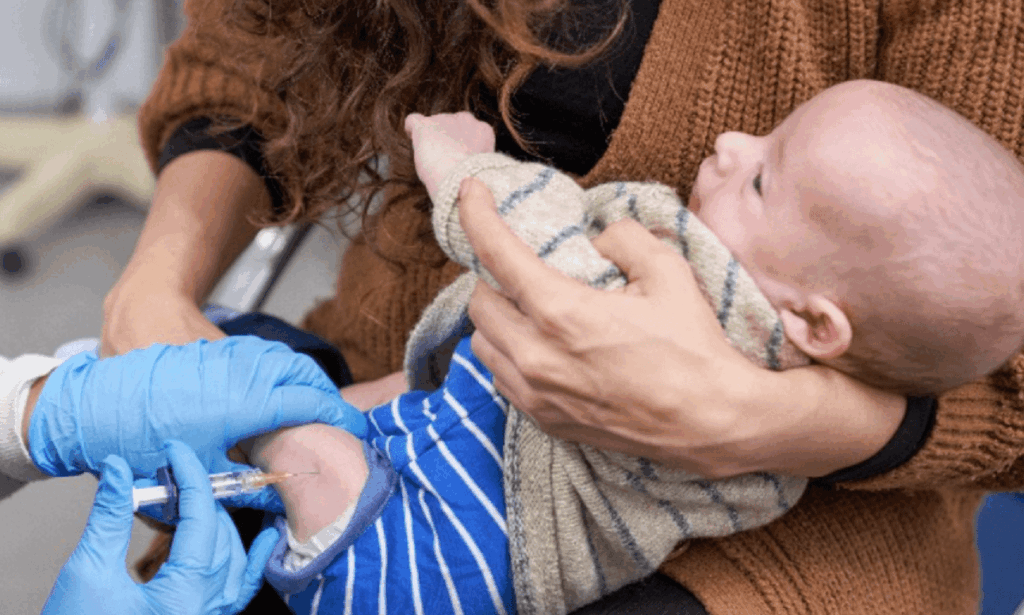 УДАРНО И ДОКАЗАНО! Већа стопа смртности забележена код вакцинисане деце старе 3 месеца него код деце истог доба која нису примила вакцине