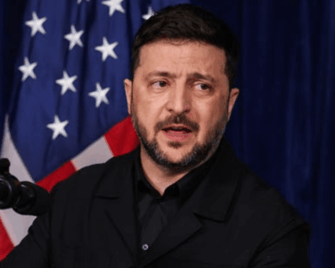 Зеленски слагао а да није ни трепнуо! "Председник" Украјине тврди да Трамп разматра слање копнених снага у Украјину