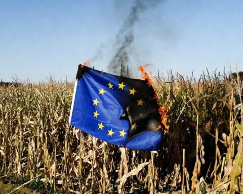 EU POTPUNO POKLEKNULA: Poljoprivrednici besni dok Brisel rasprodaje Evropu Mercosuru!