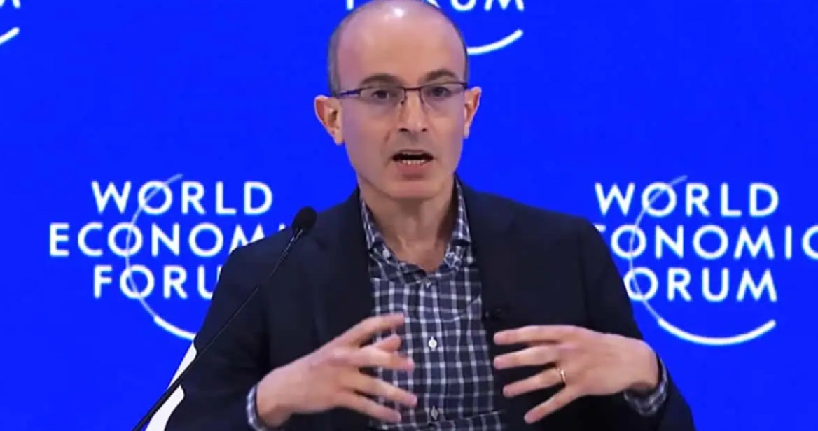 Vrhovni član Svetskog Ekonomskog Foruma, gej Jevrejin Juval Noa Harari upravo je izjavio da će Veštačka Inteligencija zameniti Religiju