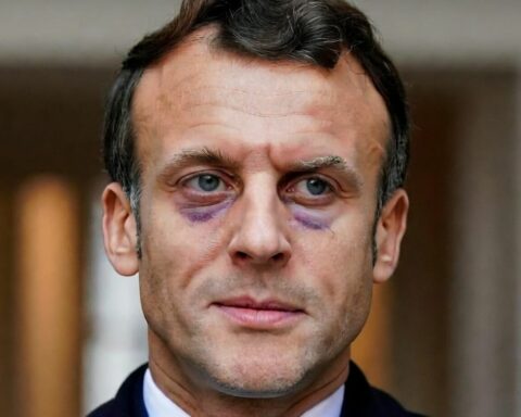Makron: Rusija ima oružje koje može preokrenuti rat, treba i mi iz EU to da posedujemo