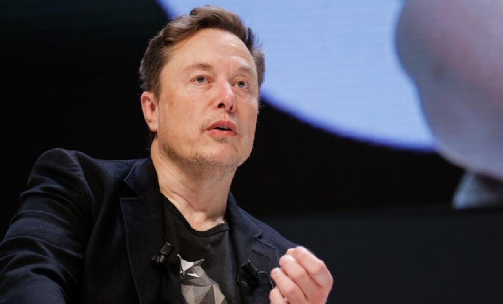 MUSK UDARIO NA LONDON: Britanska vlada gazi slobodu govora i preti zabranom Groka!