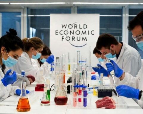 Mediji ovo nisu preneli: Demonska Elita iz Davosa ne odustaje od VEŠTAČKOG MESA namenjenog "običnim smrtnicima"