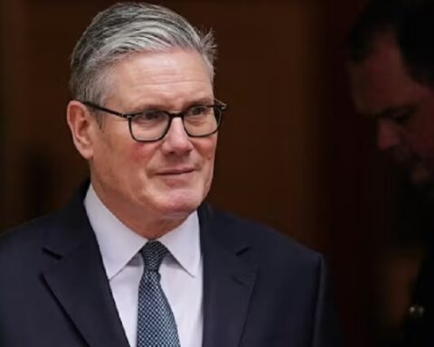 STARMER ZAHTEVA IZVINJENJE jer je Tramp UVREDIO britanske vojnike i umanjio njihovu žrtvu