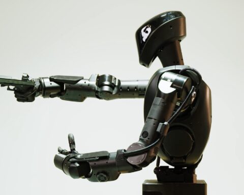 TERMINATOR UŽIVO! ROBOTI SA MOZGOM: Nova generacija spremna i za rat i za industriju