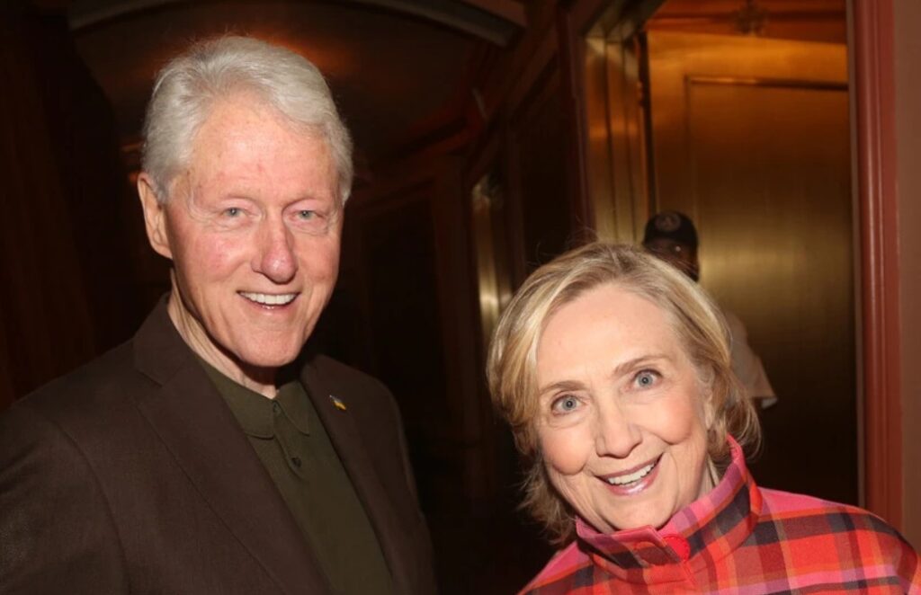 Bil i Hilari Klinton PRISILJENI da svedoče o Epstajnu – Šokantna istina izlazi na videlo!