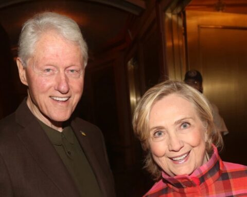 Bil i Hilari Klinton PRISILJENI da svedoče o Epstajnu – Šokantna istina izlazi na videlo!