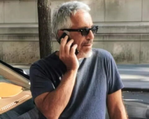 Epštajn kupio 330 galona sumporne kiseline baš na dan početka FBI istrage!