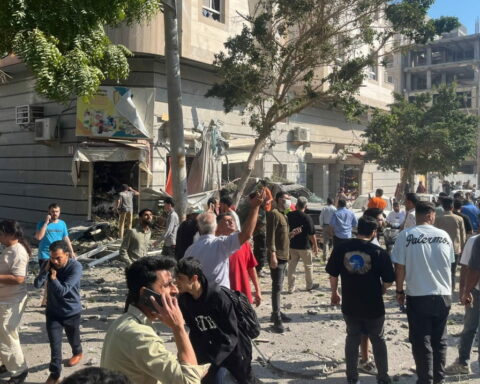 NAROD u Iranu se sprema za napad Amerike! Zakucavaju se prozori, prave se skladišta hrane i vode