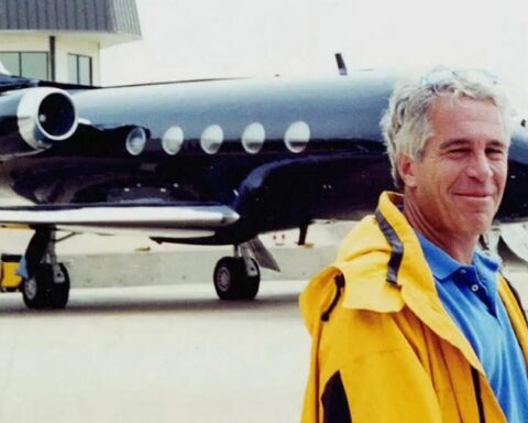 Veliki pritisak na britansku policiju: Letovi Epštajnovog privatnog aviona ka Londonu pod istragom