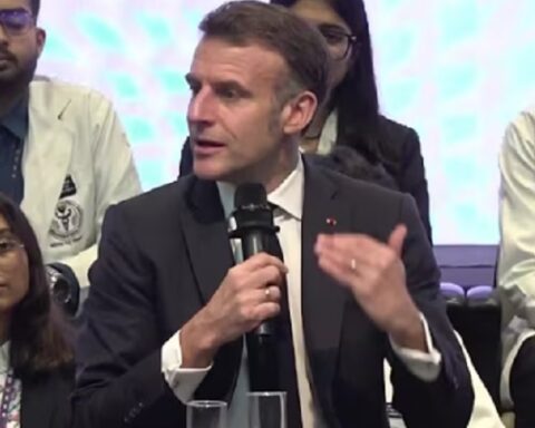 Makron slobodu govora na internetu nazvao „čistom glupošću“