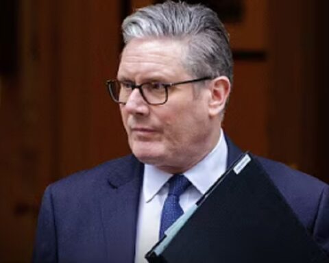 Polovina Britanaca traži OSTAVKU premijera Kira Starmera zbog veza sa Epštajnom