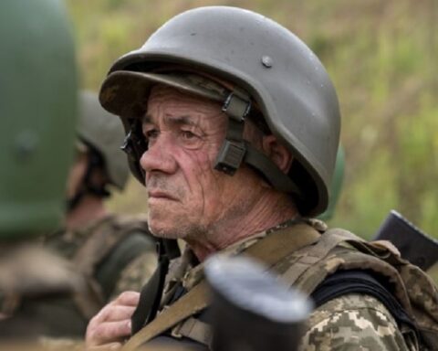 ZELENSKI POZIVA STARIJE OD 60 GODINA U RAT: Ukrajina ostaje bez ljudi, pa šalje i penzionere na front