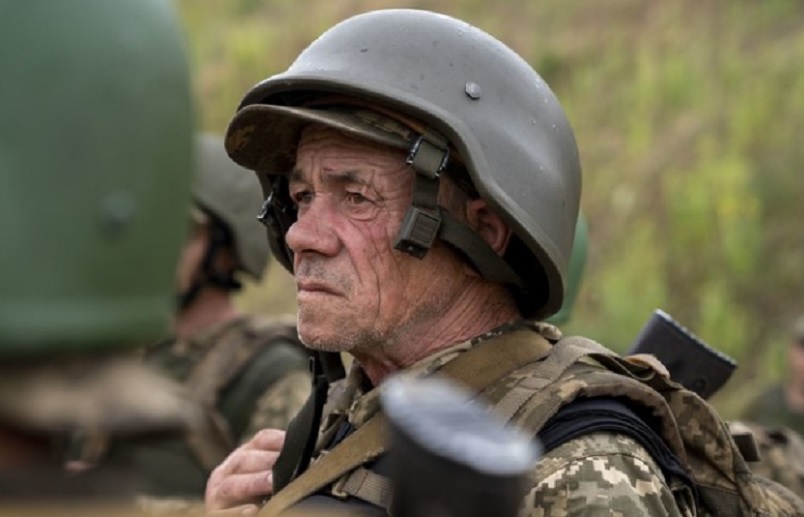 ZELENSKI POZIVA STARIJE OD 60 GODINA U RAT: Ukrajina ostaje bez ljudi, pa šalje i penzionere na front