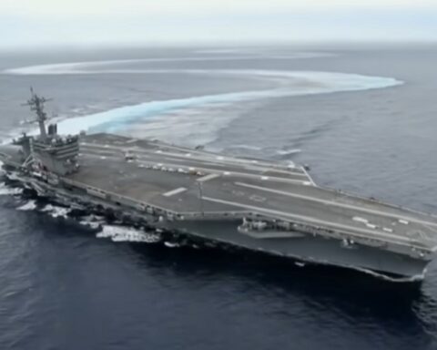 Požar na najvećem brodu američke mornarice: Mornari spavaju na podu na nosaču aviona