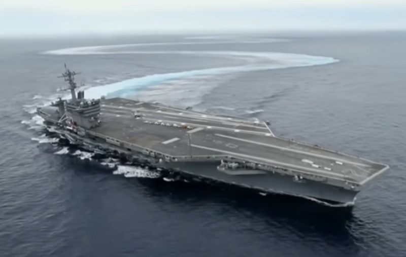 Požar na najvećem brodu američke mornarice: Mornari spavaju na podu na nosaču aviona