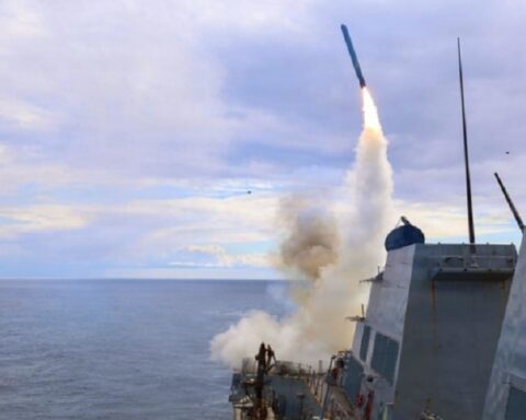 SAD brzo troše ključnu municiju u ratu protiv Irana