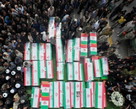 Tramp tvrdi: Iran sam bombardovao školu u Minabu
