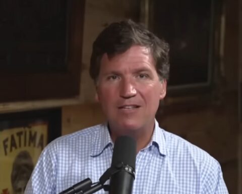 Bivši agent CIA-e upozorio: Taker Karlson može biti u opasnosti