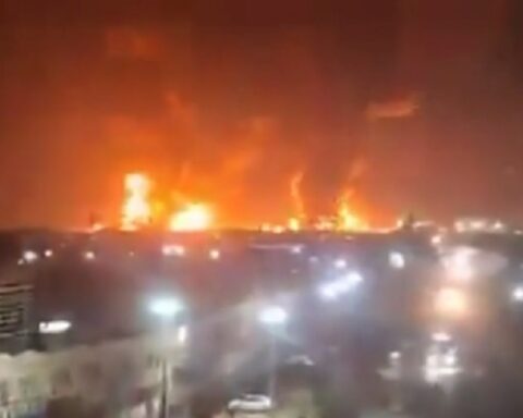 Ulice u plamenu i kisela kiša: Izraelski napadi na naftne objekte kod Teherana upoređeni sa hemijskim ratom