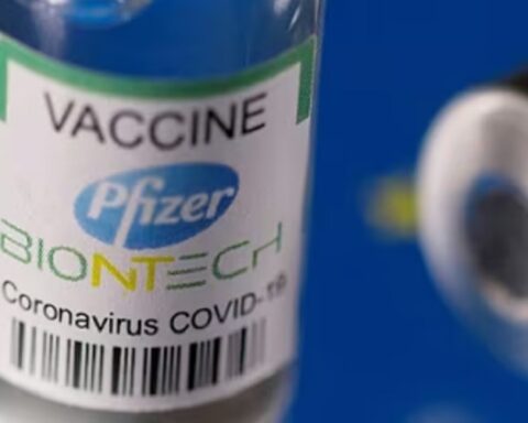 Fajzer i Bajontek obustavili testiranje buster vakcine: Nema dovoljno dobrovoljaca