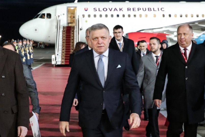 Baltik zatvara nebo za Fica: Zabranjen let za Moskvu, on poručuje da će stići na Paradu pobede