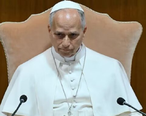 Papa upozorava na opasnost od veštačke inteligencije tekstom koji je pisala veštačka inteligencija